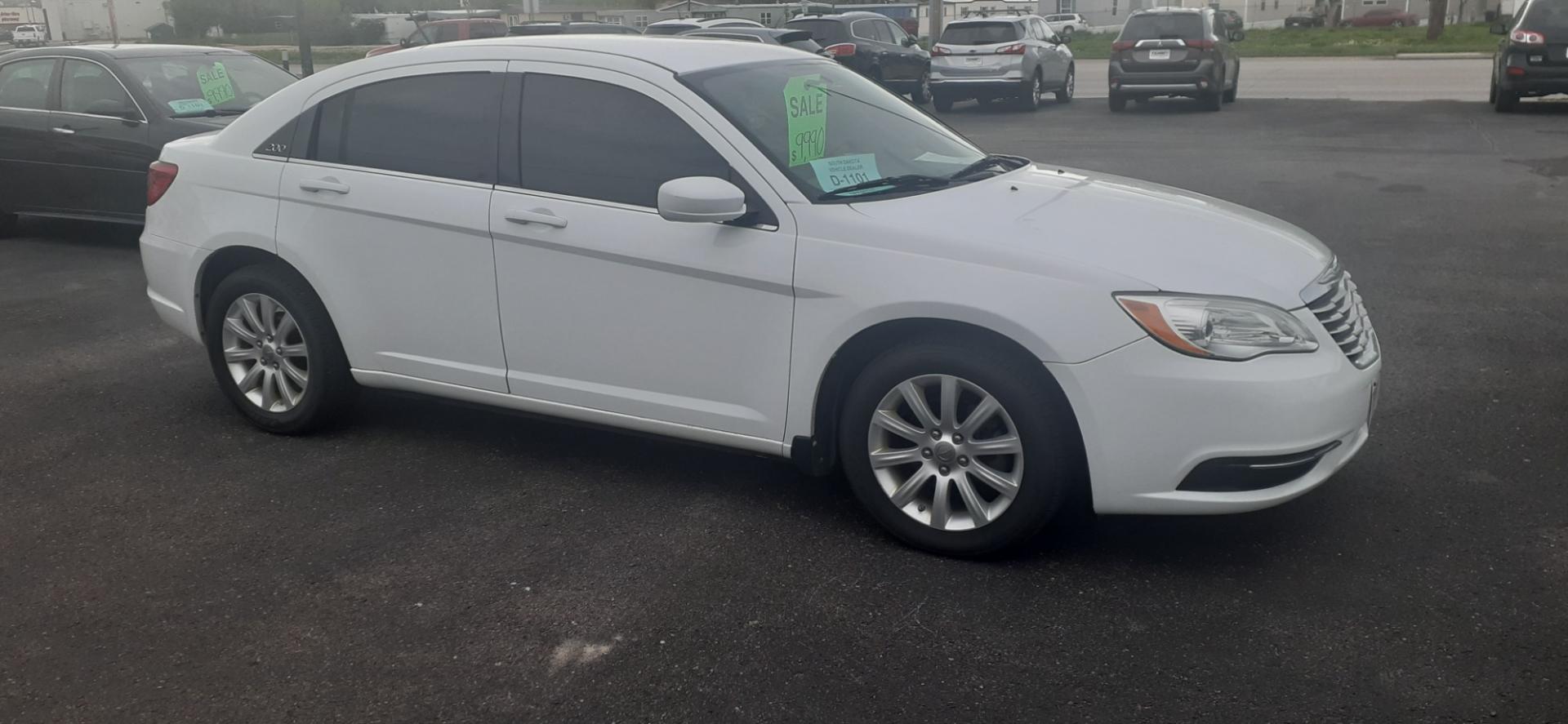 2012 Chrysler 200 Touring (1C3CCBBB9CN) with an 2.4L L4 DOHC 16V engine, 6-Speed Automatic transmission, located at 2015 Cambell Street, Rapid City, SD, 57701, (605) 342-8326, 44.066433, -103.191772 - CARFAX AVAILABLE - Photo#5